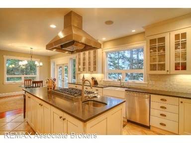 Main picture of 8649 NE Juanita Dr