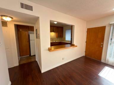 Main picture of 304 E Almond Ave