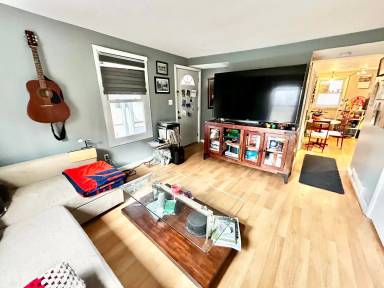 Main picture of 1210 Broadway St