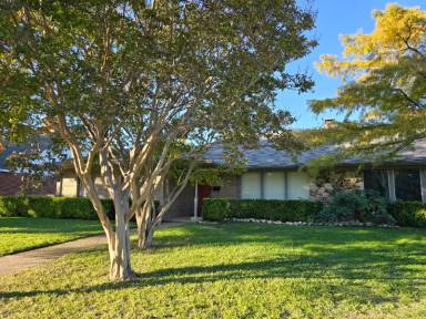 Main picture of 3783 Weeburn Dr
