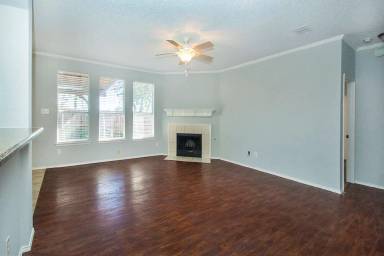 Main picture of 406 Leameadow Dr