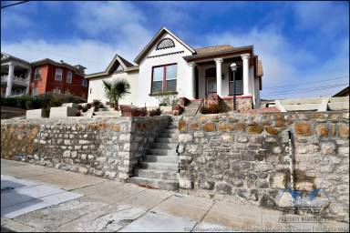 Main picture of 305 W Rio Grande Ave
