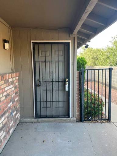 Main picture of 2931 E Beck Ln