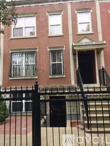 Main picture of 208 Eldert St