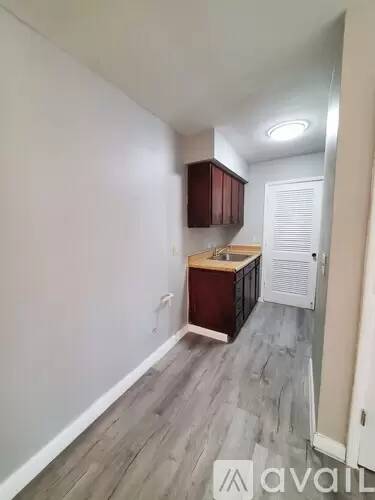 Main picture of 706 N Broadway St