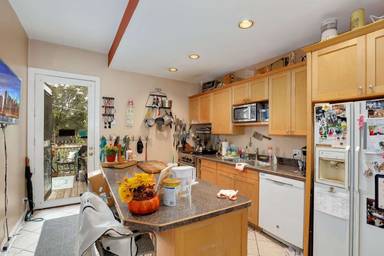 Main picture of 1011 W Newport Ave