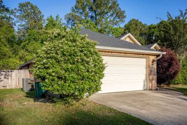 Main picture of 11567 Azalea Trce