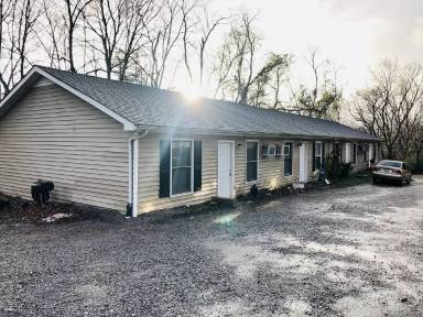 Main picture of 191 Oak St