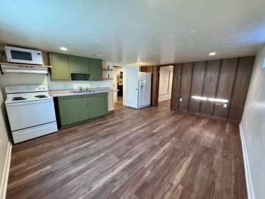 Main picture of 607 Hollins Ave
