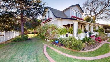 Main picture of 624 1st St