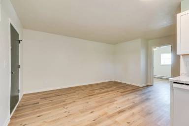 Main picture of Whitecrest - 523