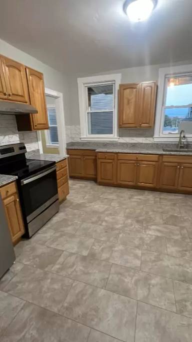 Main picture of 10 Lawton Ave