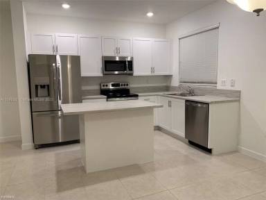 Main picture of 1811 SE 27th Ter