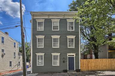 Main picture of 901 Capital St