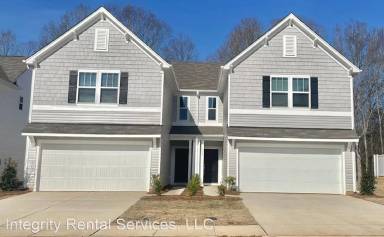 Main picture of 121 Lorcan Ln