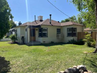 Main picture of 486 W Elm St