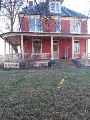 Main picture of 2548 Lincoln Hwy E