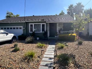 Main picture of 2432 Pacific St