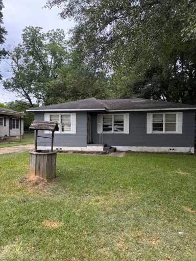 Main picture of 142 Dexter Ave