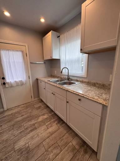 Main picture of 2149 Front St