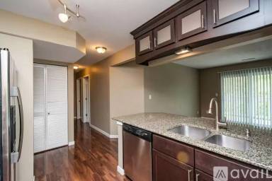 Main picture of 1000 Oakcrest St