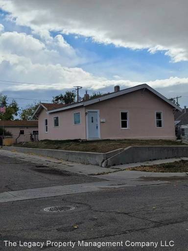 Main picture of 1241 E 8th St