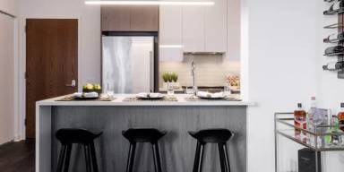 Main picture of 909 W Altgeld St