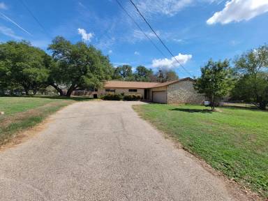 Main picture of 708 Oak Crest Ln