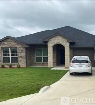 Main picture of 2921 Emma Ln