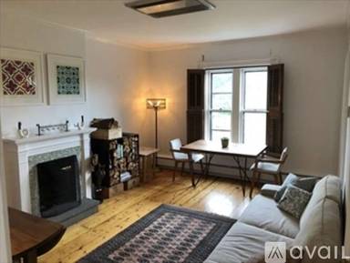 Main picture of 12 Monument Sq