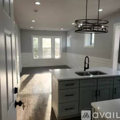 Main picture of 5033 W Wabansia Ave