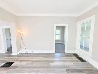 Main picture of 325 Troy St