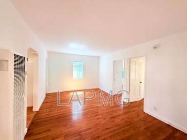 Main picture of 637 Rose Ave