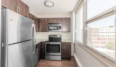 Main picture of 2502 N Clark St