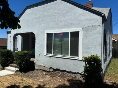 Main picture of 1138 SE Washington Ave