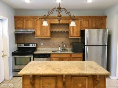 Main picture of 623 Florida Ave NE