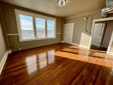 Main picture of 2243 Jones St