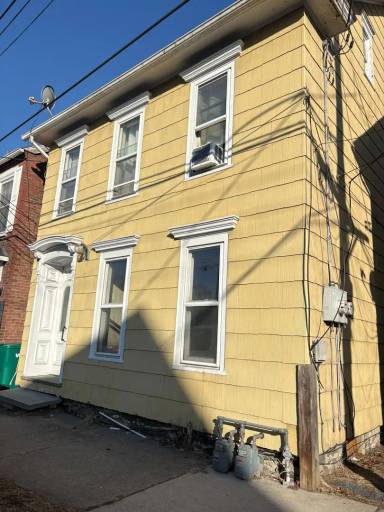 Main picture of 812 Monroe St