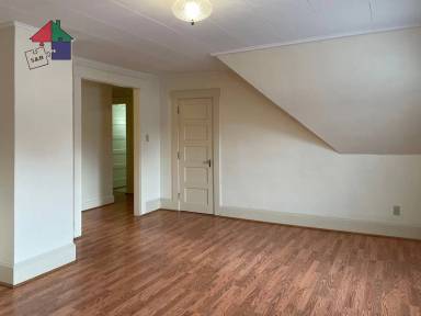 Main picture of 15 Maple Grove St