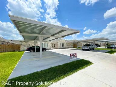Main picture of 5101-5102 N Hiawatha Dr