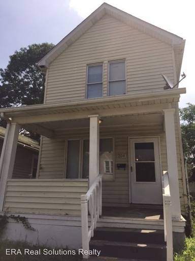 Main picture of 204 S Wheatland Ave