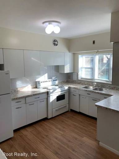 Main picture of 5303 N Rockwell St