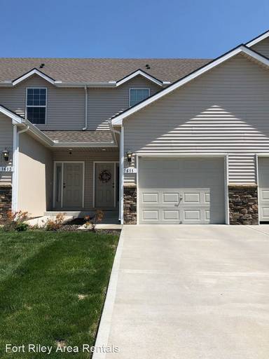 Main picture of 1611 N 127th St