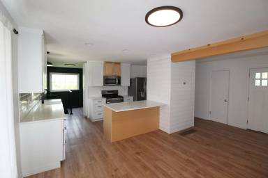 Main picture of 129 W 39th Ave