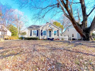 Main picture of 2417 Bay St