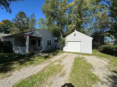 Main picture of 1922 W Washington Ave