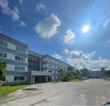 Main picture of 14840 Naranja Lakes Blvd