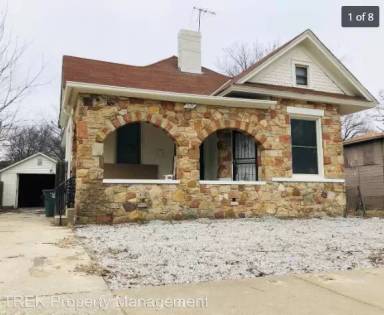 Main picture of 931 E Parkway S