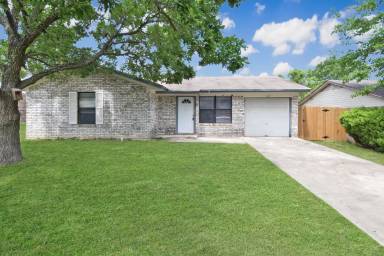 Main picture of 235 Bridle Dr
