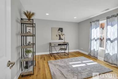 Main picture of 4237 N Mobile Ave